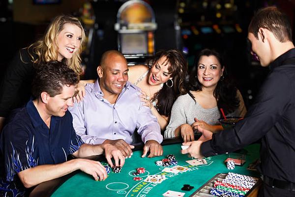 Play Baccarat Games at an online casino Singapore for Players